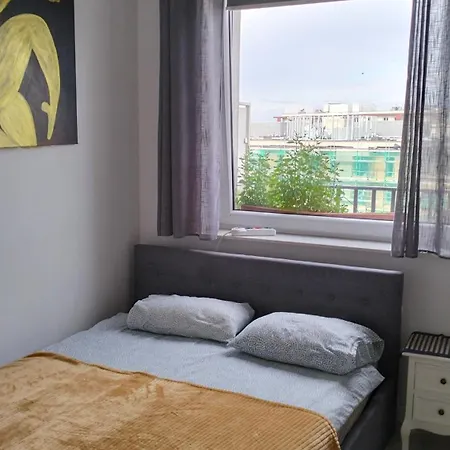 Nighthost Kleczkowska 49 M53 *